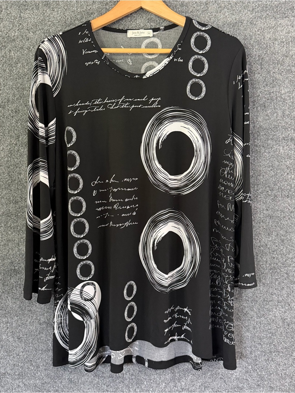 Jess & Jane Womens XL Tunic Top Black White Script 3/4 Sleeve Artsy Lagenlook